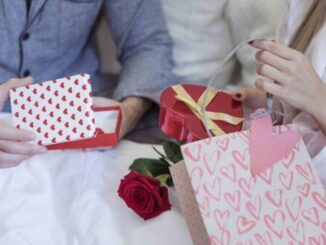 Ocho de cada diez españoles, con pareja, se harán regalos por San Valentín, gastándose una media de 161 euros