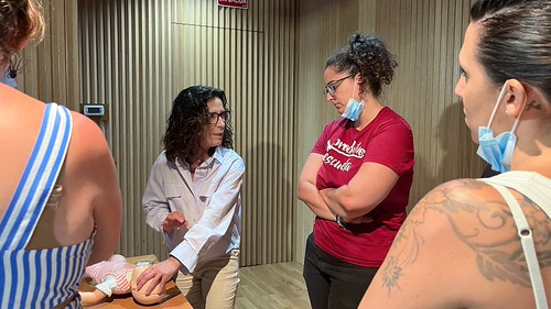 El Hospital Quirónsalud Sagrado Corazón colabora con el Comisionado del Polígono Sur para reforzar las Escuelas de Verano